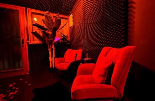 Souppes-sur-Loing Apartment | L'antre du desir love room