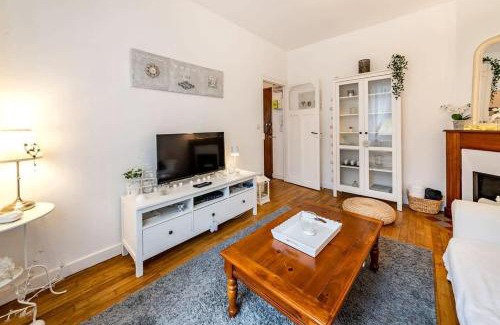 Dinan - Saint-Malo Apartment | L'Aparté, bel appartement lumineux avec 1 chambre