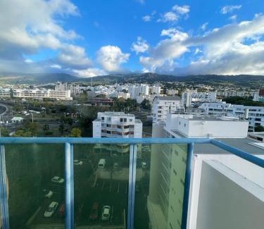 Sainte-Clotilde Apartment | L appart dans les Nuages - Climatisé - Piscine - Vues panoramiques - Proche aéroport et Université