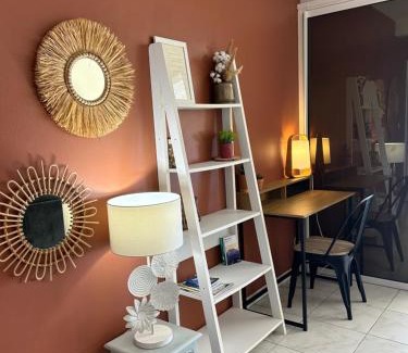 Quartier Desert Apartment | L’Appart - Les pieds dans l’eau