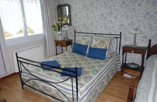 Sainte-Catherine-de-Fierbois Hotel | L'arum antique