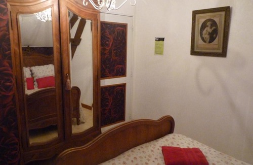 Sainte-Catherine-de-Fierbois Hotel | L'arum antique