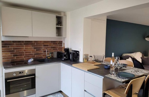 Donville-les-Bains Apartment | L'atelier, appart avec jardin à 100 m de la mer.