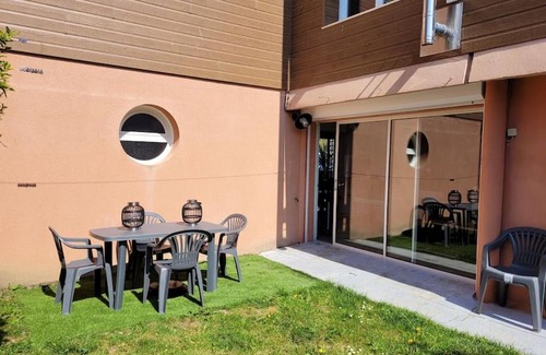 Donville-les-Bains Apartment | L'atelier, appart avec jardin à 100 m de la mer.