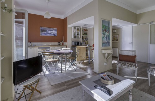 Hotel-de-Ville Apartment | L'Atelier by Interhome