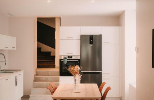 Besancon Apartment | L'Atelier de l'Horloger 2 ch 6 pers Cour privée & Parking