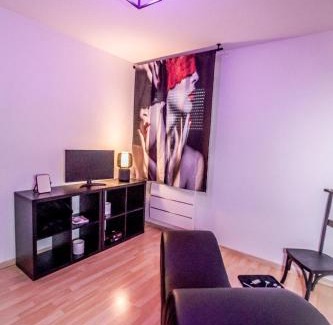 Walbourg Apartment | L'Atelier KUROI - Love Room BDSM - Balançoire, Banc de fessée, Cage, Croix, Tantra