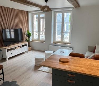 Honfleur Apartment | L'Atelier secret d'Elia