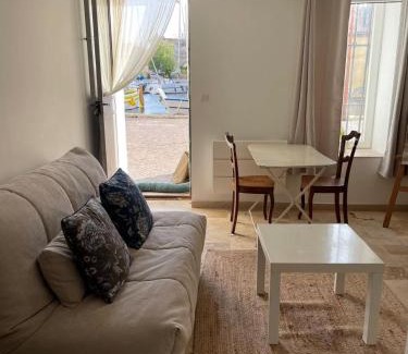 Martigues Apartment | L Atelier, studio au petit port de Martigues