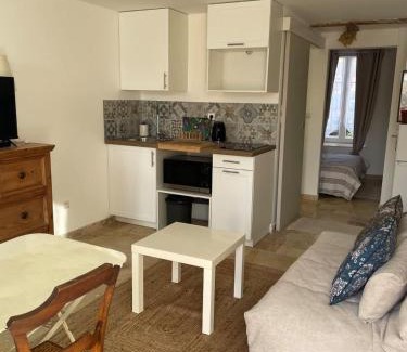 Martigues Apartment | L Atelier, studio au petit port de Martigues