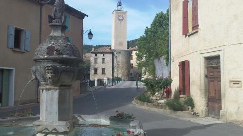 Mollans-sur-Ouveze House | L'Aubépine