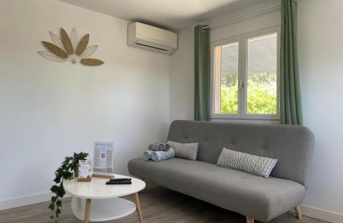 Giens Villa | L'Auguière Est, maisonnette sans vis-à-vis et au calme avec vue sur les vignes