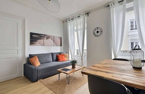Mulhouse Apartment | L'Ébène, Elegance Near the Highway, Free Parking