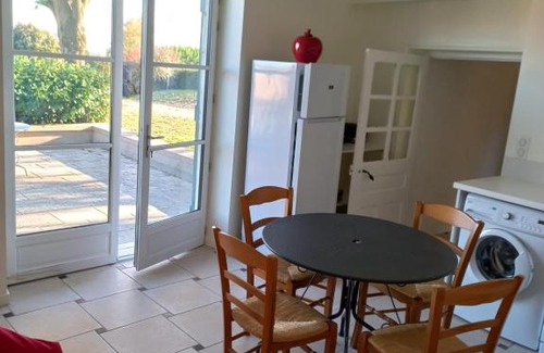 La Chapelle-de-Guinchay Apartment | l'EGLANTYNE