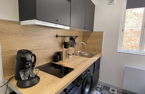 Saint-Quentin Apartment | L'emile Zola : Studio Cosy Hyper Centre