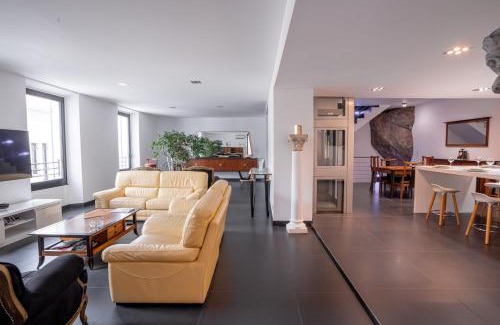 Riou - Petit Juas - Av de Grasse Apartment | L'EMPEREUR somptueux duplex au style raffiné, Petit Juas, proche du centre