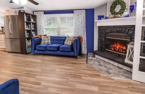 East Stroudsburg House | l Entertainers Retreat l FirePit/HotTub/Sauna/Pool