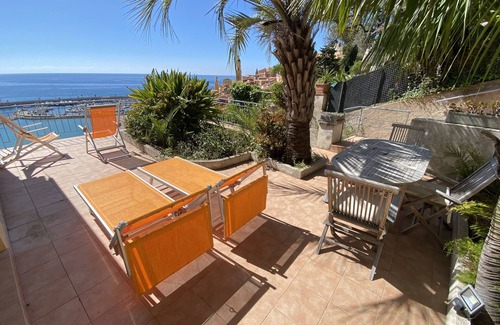 Menton Villa | L'ensoleillée Citronniers 52m² Exceptional view of the beach Terrace60m² beds5*