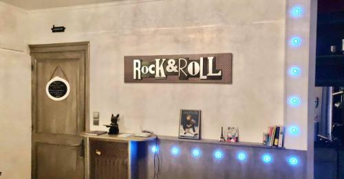 Laval House | L'Entrée des Artistes Chambre avec terrasse et salle de bain- LAVALOC