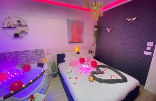 Les Stades Apartment | L'Escale Balnéo'Romantique - Loveroom - Jacuzzi & Petit déjeuner