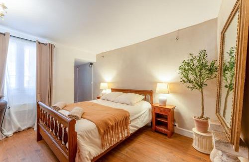 Orange Apartment | L'Escale Romaine