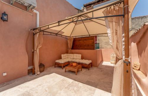 Orange Apartment | L'Escale Romaine