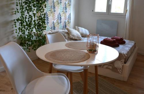 Melun Apartment | L'escapade , Bord de Seine - parking privé