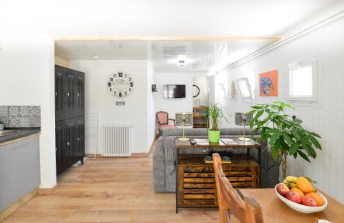 Creully Apartment | L'Escapade de Creully - Appt 2p avec grande terrasse