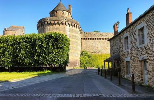 Montaubert - Rille - Saint-Sulpice House | L'Escapade Médiévale