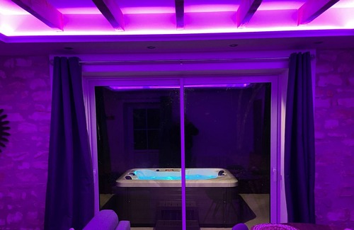 Brives House | L'escapade Romantique en Berry - Love Room & SPA