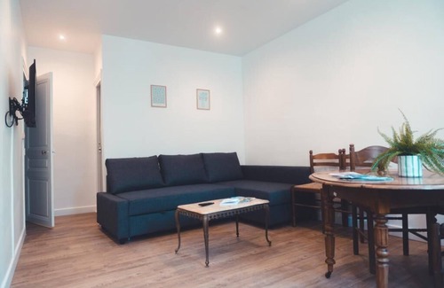 Tours House | L'Etape - La Maison des amis