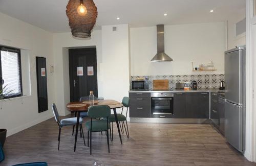 Bourg-l'Eveque Apartment | L'Eucalyptus, charmant T2 au cœur du centre ville