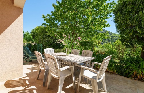 Le Bar-sur-Loup Apartment | L'Eugénie - appt climatisé vue montagne