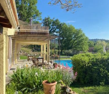 Entrecasteaux Bed & Breakfast | L'Eveil en Provence