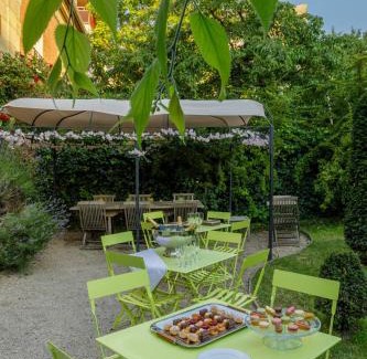 Asnieres-sur-Seine House | L'Hôtel Particulier - Paris Asnières
