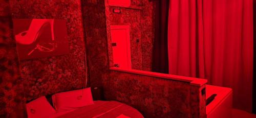 Castrovillari Hotel | L'H LION's RED SUITE