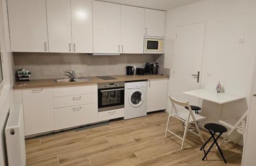 Sainte-Genevieve-des-Bois Apartment | L'harmonie d'Eden Harmony of Eden