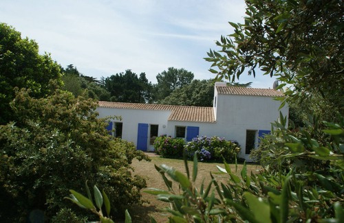 Ile d'Yeu Villa | L'Ile D'Yeu Beautiful villa with large garden of 6000m2, 3 star rating, wifi
