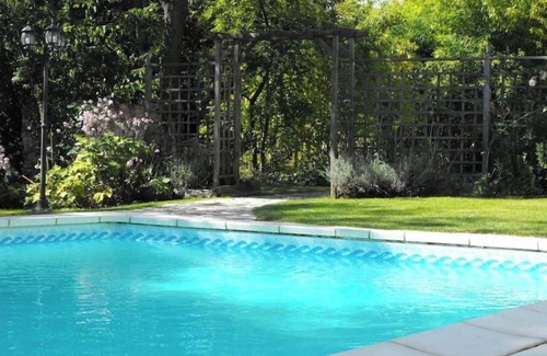 Leran House | L’Impasse du Temple - Superb Holiday 1 BR, beautiful gardens, salt water pool
