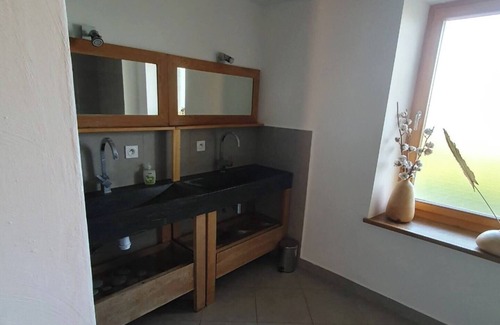 Neydens Bed & Breakfast | L'instant repos Spacious room for rent in Neydens, near Geneva