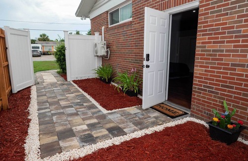 Arlington Apartment | L&J Brand New Jax Studio!