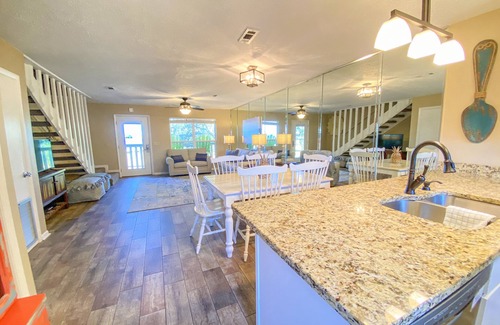 West Panama City Beach House | *L👀K! JUST RELISTED! PRIVATE BOAT LAUNCH — 5 Star ⭐️ ⭐️ ⭐️ Waterfront Condo!*