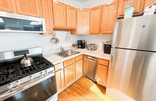Bedford-Stuyvesant Apartment | 😍L@K!😍 Sunlit Utopia, 3 bedroom in 20ft wide brownstone