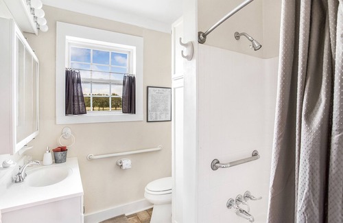 Harper Other | L&L River Haus | 2/2 Country Farmhouse | River Access | Hill Country Views