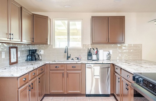 Sierra Vista House | l NEW l 5BR/3BTH Large & Modern Home sitting in 1 acre lot l Centrally Located