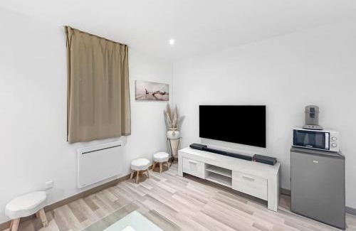 Chalons-en-Champagne Apartment | L'Oasis Champenois - Terrace, Garden, Wifi