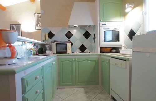 L'Isle-sur-la-Sorgue Apartment | L'OLIVIER Vacation Home for Attractive Provençal House & Swimming Pool