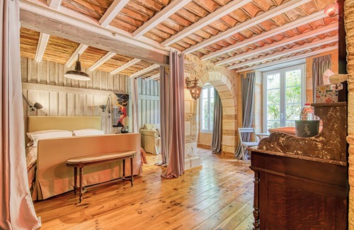 Noaillan Bed & Breakfast | L’Orée de Lansot – Romance Room in a Peaceful, Green Setting