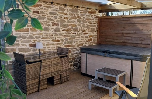 Surzur Apartment | "L'Orée - Private SPA - Quiet location