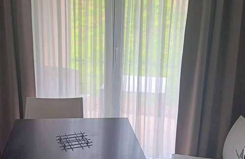 Equemauville Apartment | L, orchid